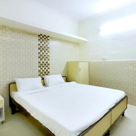 Spot On 44679 Hotel Samrat Sohāna Extérieur photo