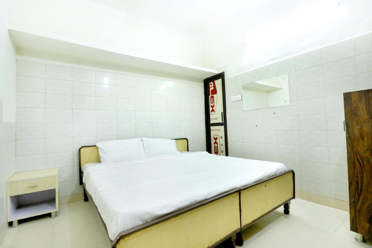 Spot On 44679 Hotel Samrat Sohāna Extérieur photo