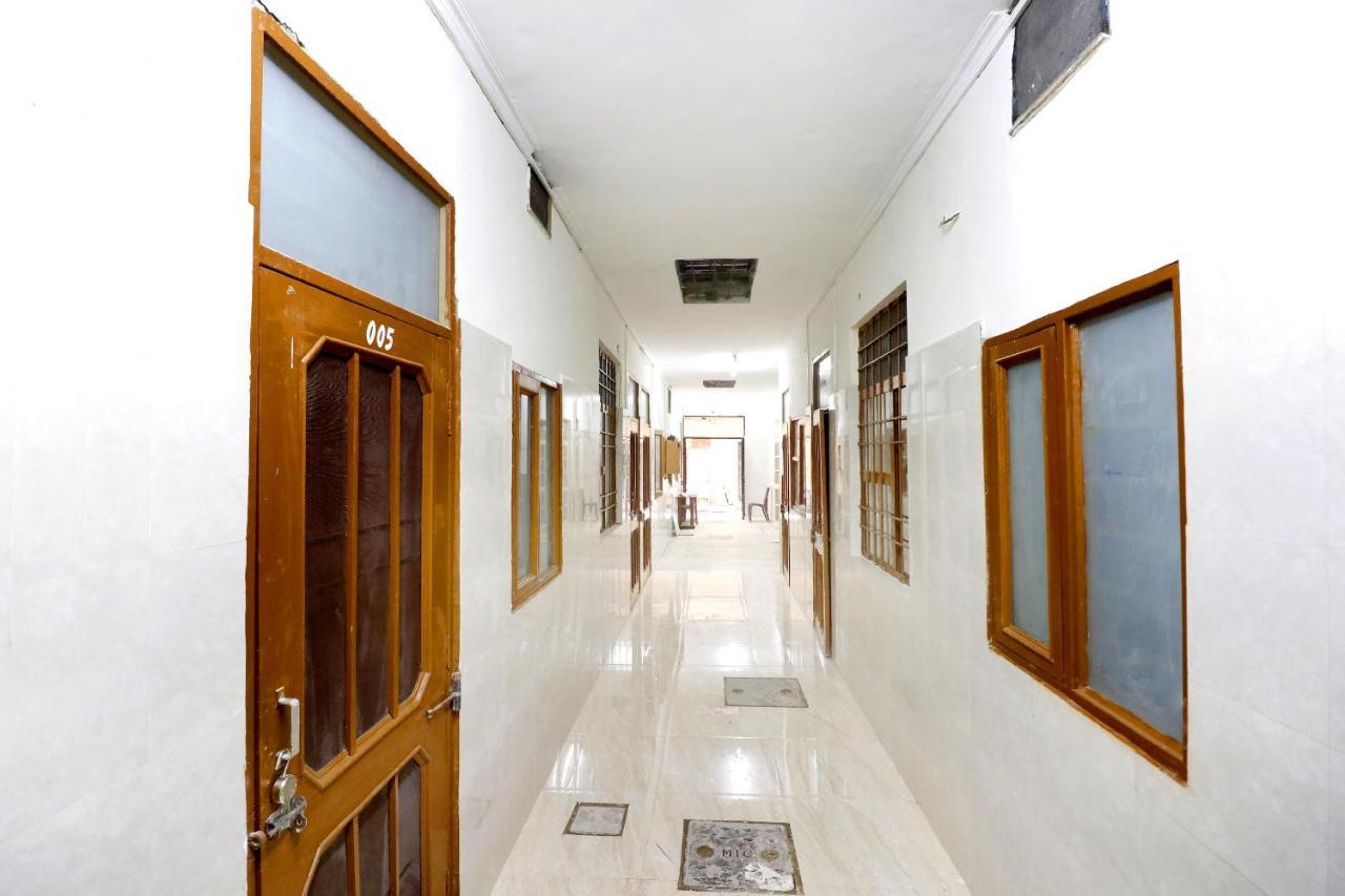 Spot On 44679 Hotel Samrat Sohāna Extérieur photo