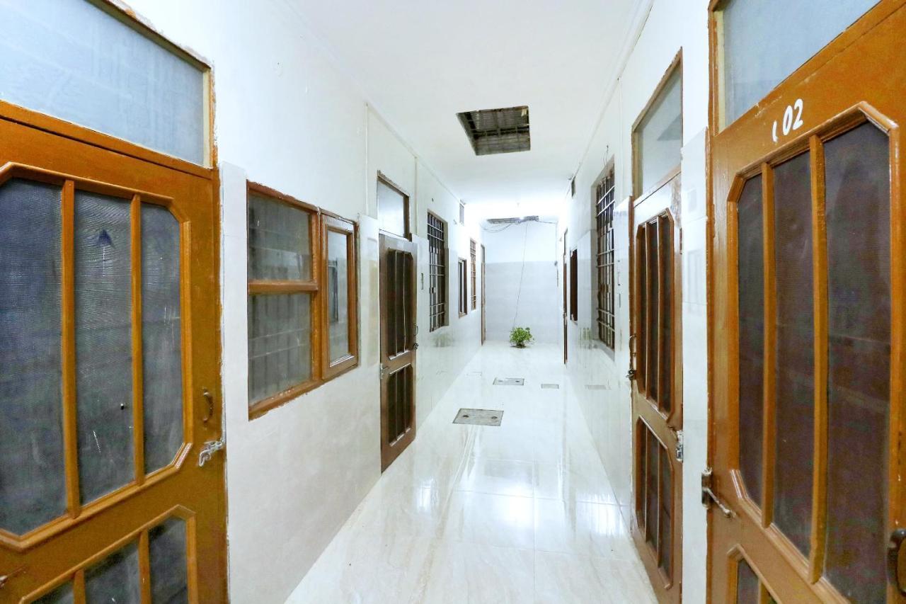 Spot On 44679 Hotel Samrat Sohāna Extérieur photo