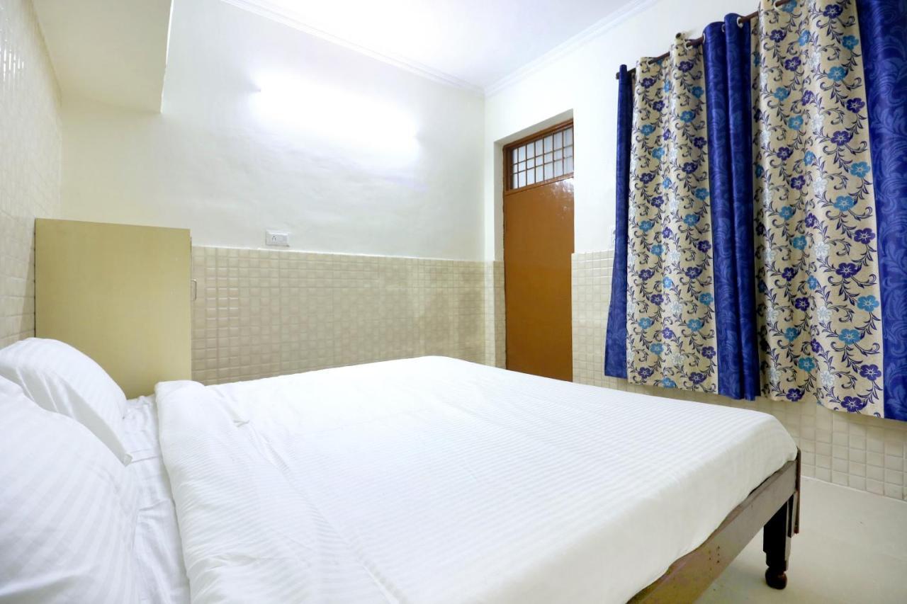 Spot On 44679 Hotel Samrat Sohāna Extérieur photo