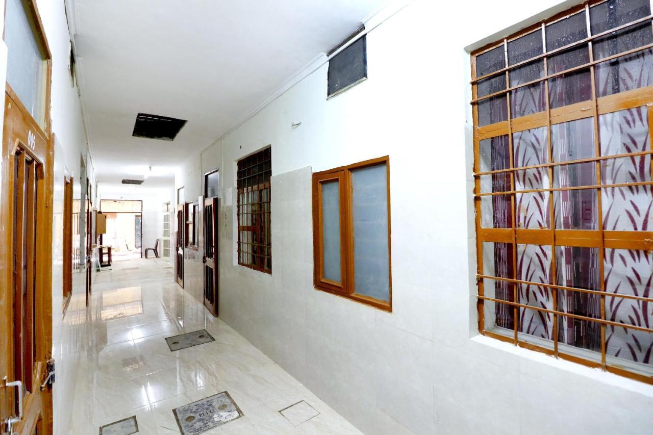 Spot On 44679 Hotel Samrat Sohāna Extérieur photo