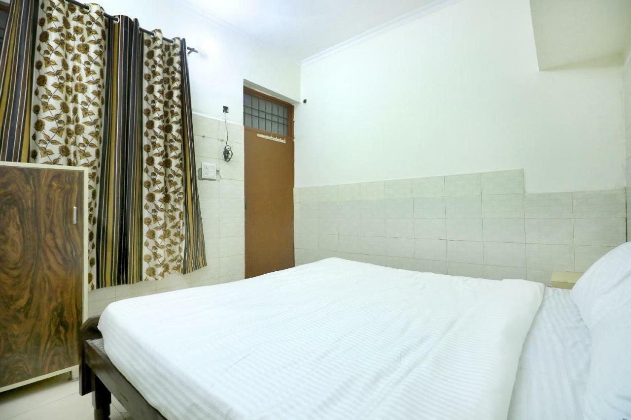 Spot On 44679 Hotel Samrat Sohāna Extérieur photo