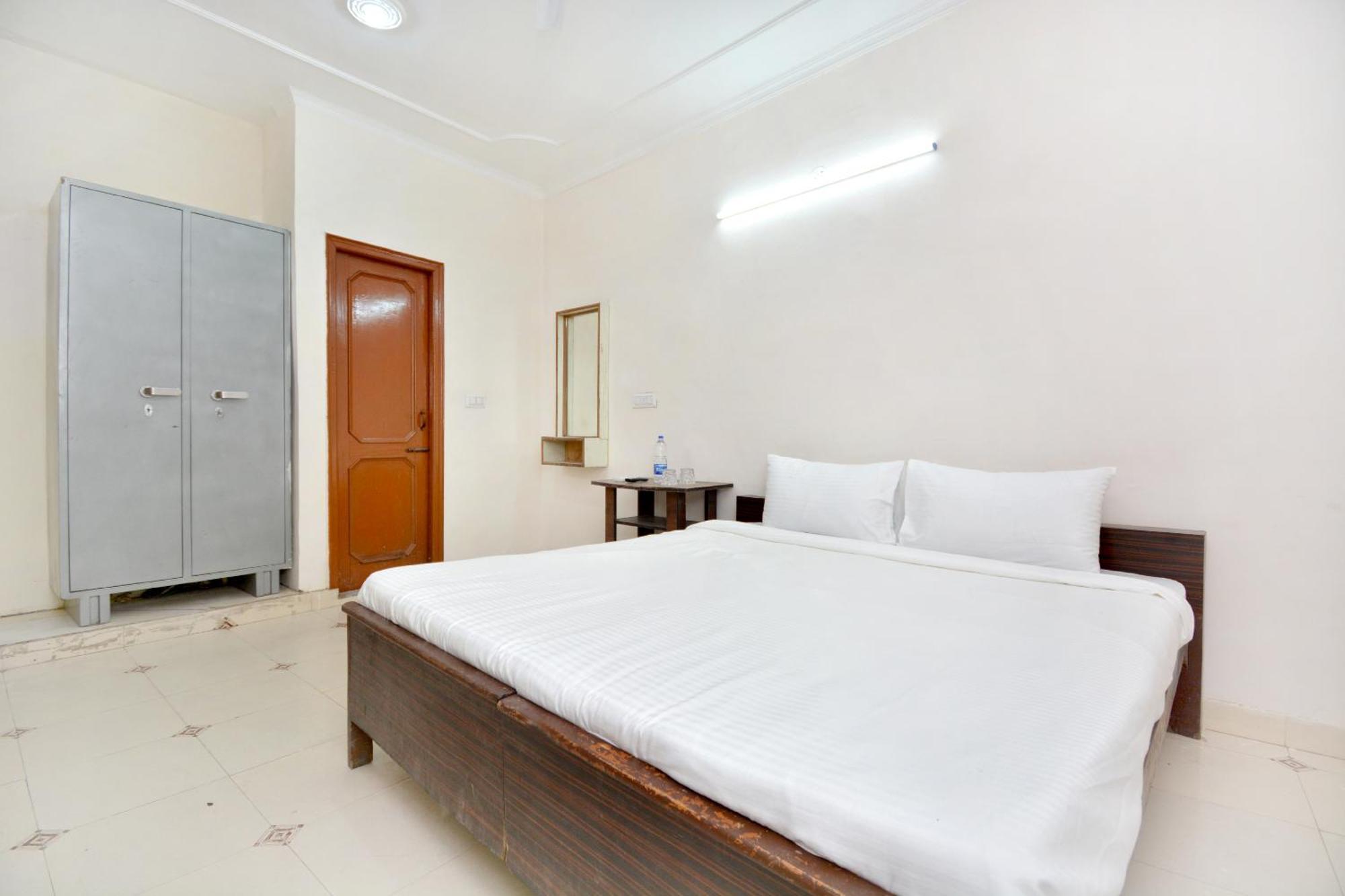 Spot On 44679 Hotel Samrat Sohāna Extérieur photo
