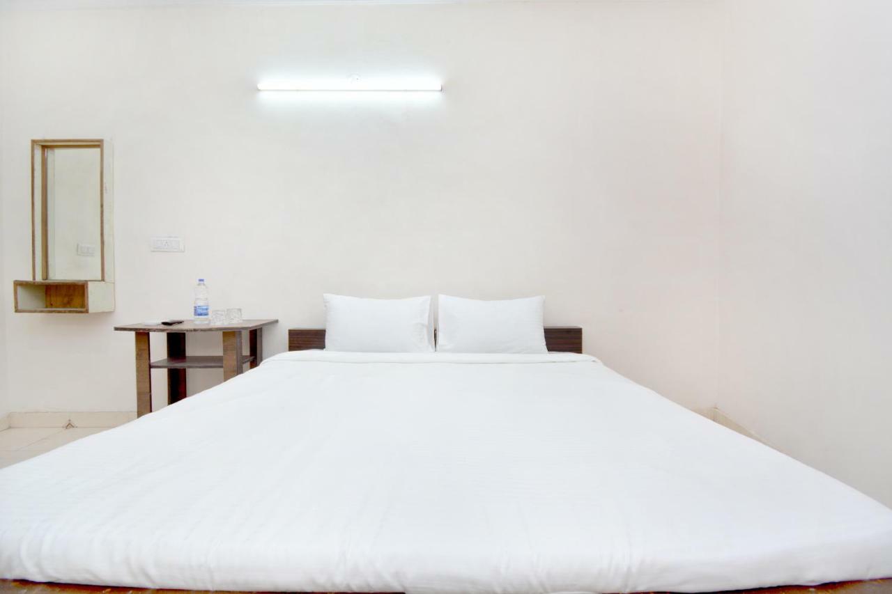 Spot On 44679 Hotel Samrat Sohāna Extérieur photo
