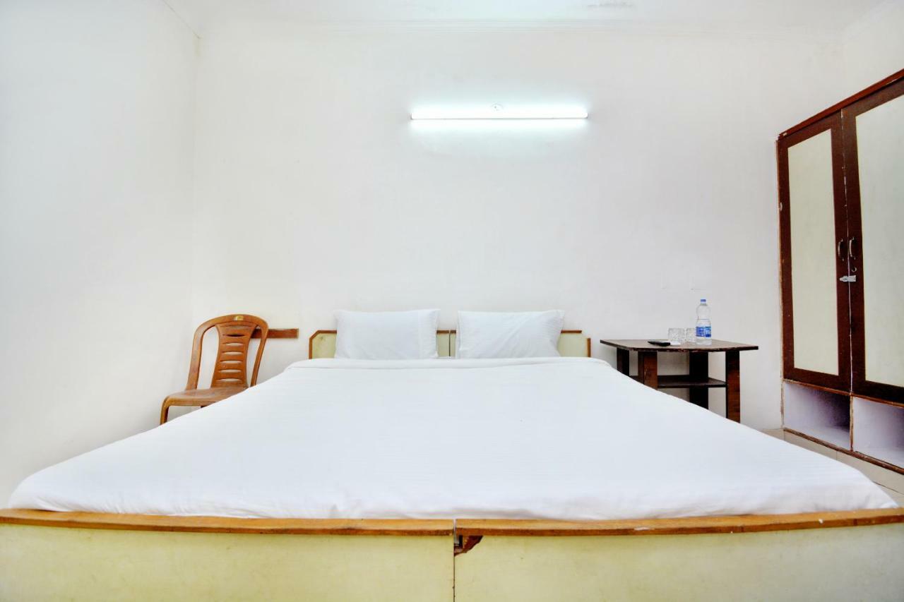Spot On 44679 Hotel Samrat Sohāna Extérieur photo