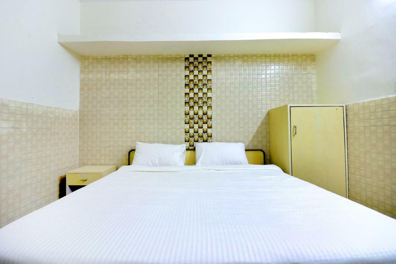 Spot On 44679 Hotel Samrat Sohāna Extérieur photo