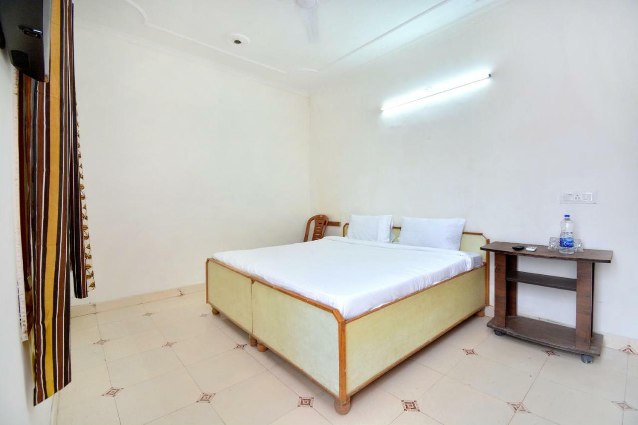 Spot On 44679 Hotel Samrat Sohāna Extérieur photo