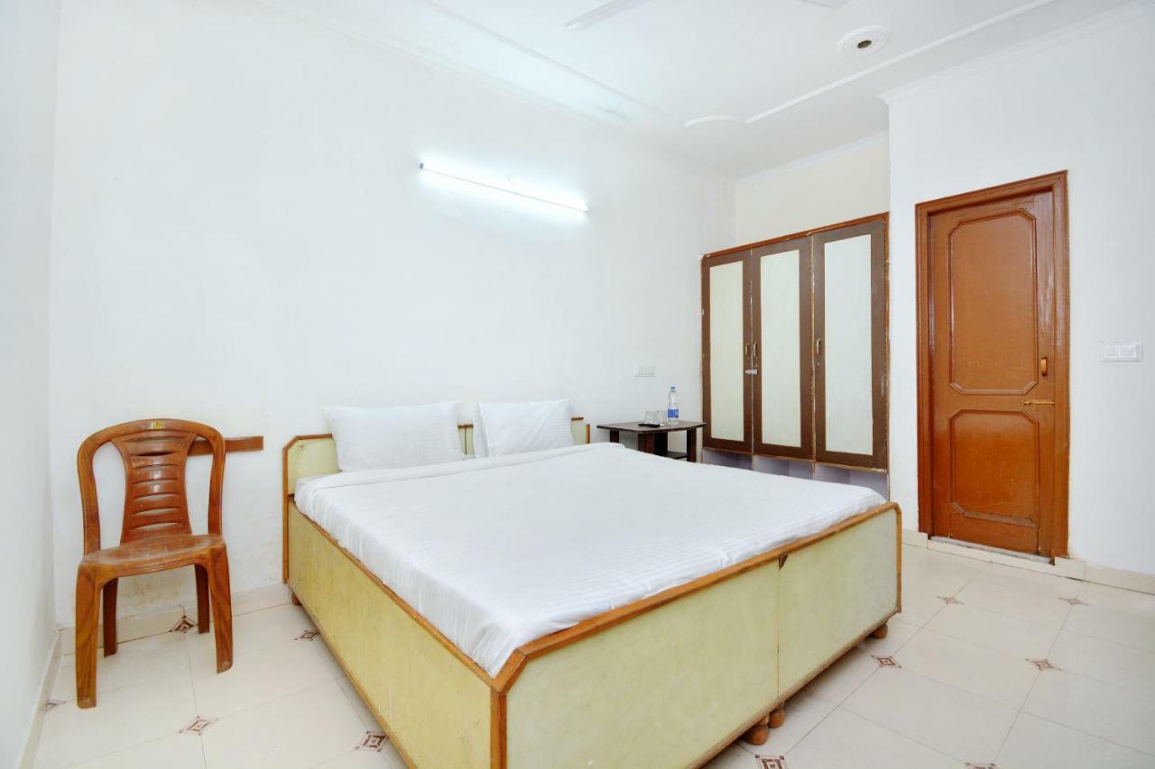 Spot On 44679 Hotel Samrat Sohāna Extérieur photo
