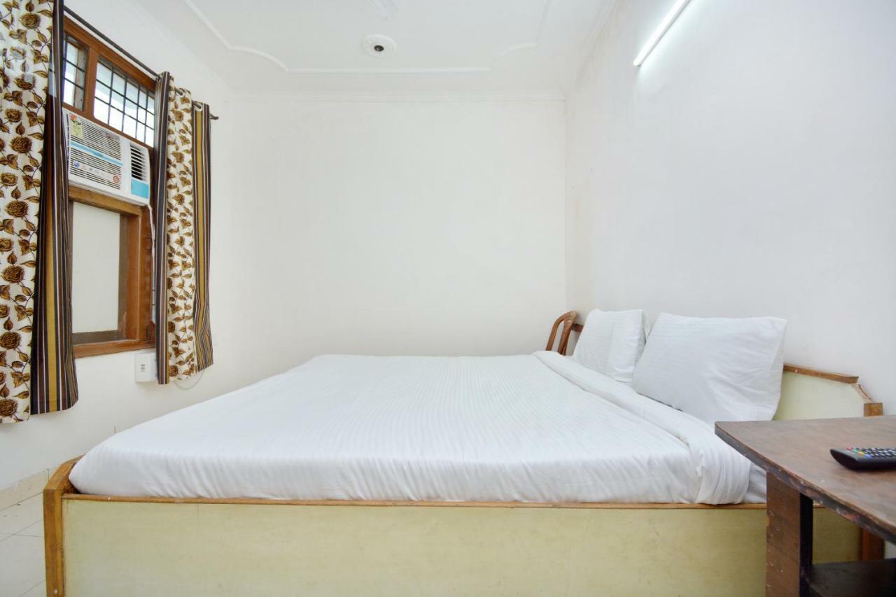 Spot On 44679 Hotel Samrat Sohāna Extérieur photo