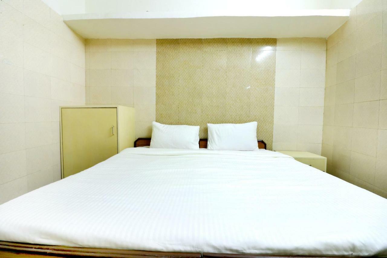 Spot On 44679 Hotel Samrat Sohāna Extérieur photo