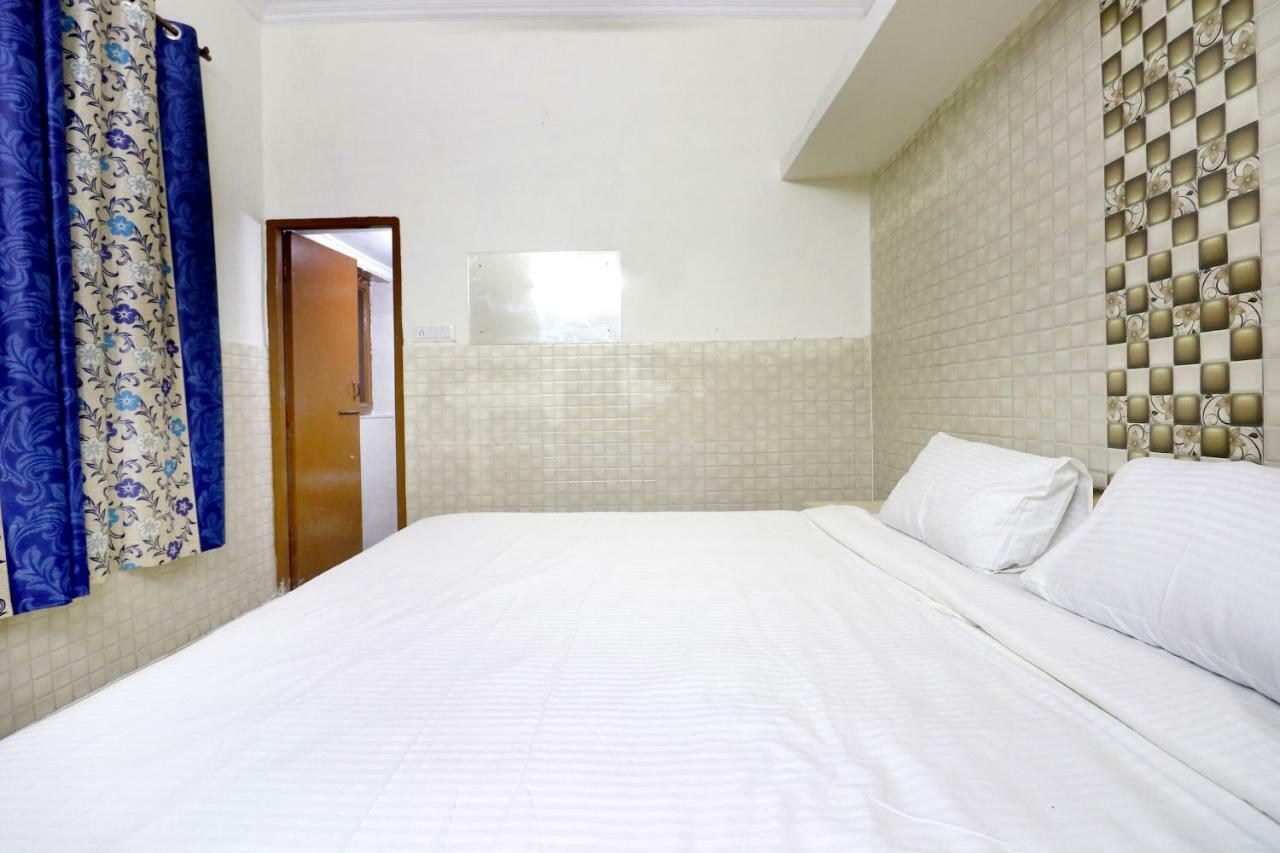 Spot On 44679 Hotel Samrat Sohāna Extérieur photo